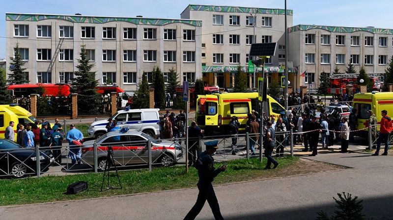 Одиннадцать человек погибли в результате стрельбы в школе в Казани - Фото