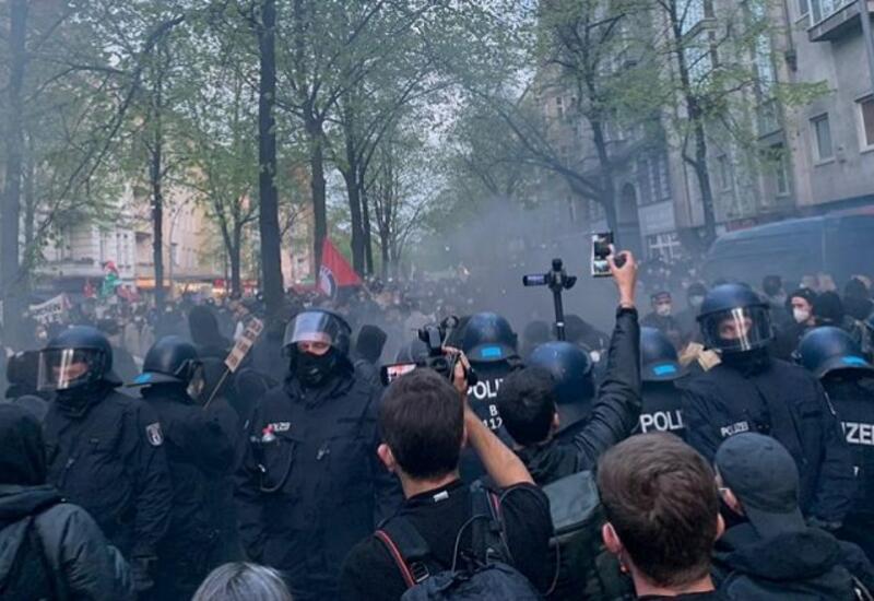 В Берлине на первомайских демонстрациях пострадали 93 полицейских - Фото