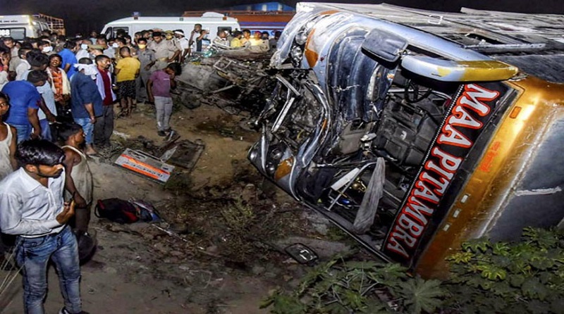 На севере Индии 17 человек погибли в ДТП - Фото
