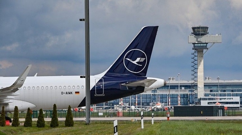 Lufthansa отменила рейсы из Москвы и Петербурга во Франкфурт и обратно - Фото