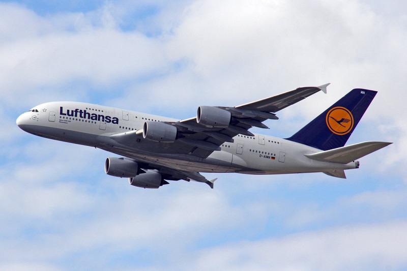 Lufthansa: все компании авиагруппы облетают Беларусь - Фото