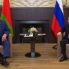 Президент Беларуси Лукашенко рассказал о содержимом чемодана, который он взял в Сочи на встречу с Путиным - Фото