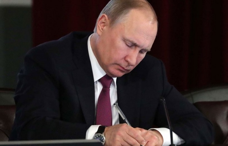 Президент России Путин подписал закон о денонсации Договора по открытому небу - Фото