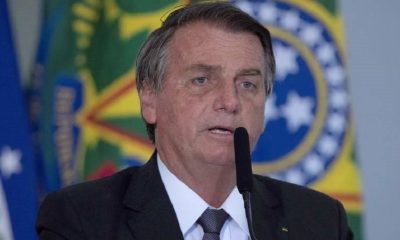 Президента Бразилии Болсонару госпитализировали с болями в животе - Фото