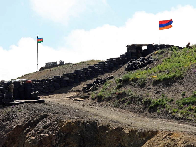 Трое военных Армении погибли в ходе столкновений на границе с Азербайджаном - Фото