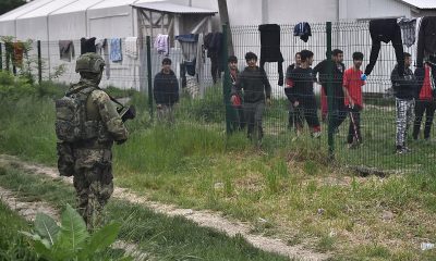 Польша переоборудовала несколько военных объектов в охраняемый лагерь для мигрантов - Фото