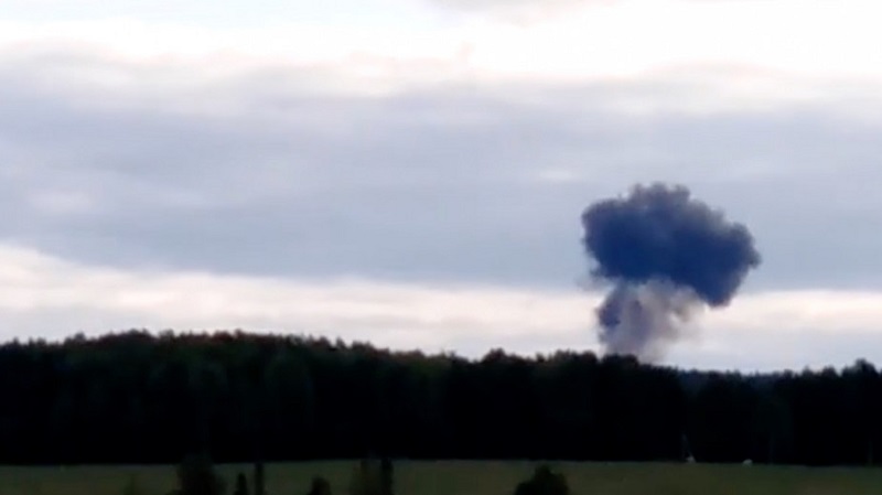 Пилотов разбившегося под Пермью бомбардировщика Су-24 нашли живыми - Фото