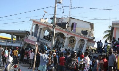 В результате землетрясения на Гаити погибли 304 человека - Фото