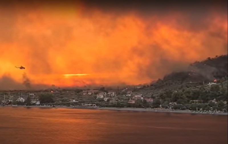 Не менее 150 домов были разрушены в результате сильного пожара на греческом острове Эвия - Фото