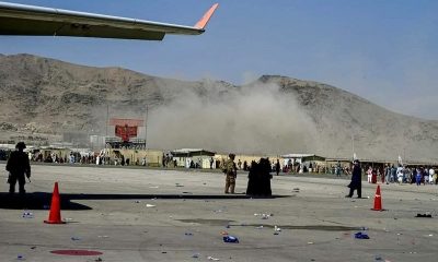 В результате взрывов у аэропорта Кабула погибли 13 человек - Фото