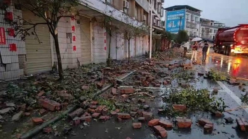 Три человека погибли в результате землетрясения магнитудой 6,0 на юго-западе Китая - Фото