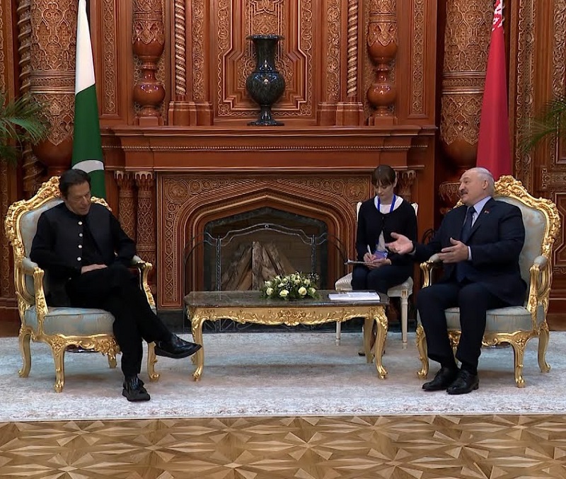 Президент Беларуси Александр Лукашенко провел в Душанбе встречу с премьер-министром Пакистана Имраном Ханом - Фото
