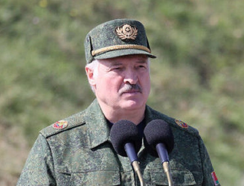 Президент Лукашенко заявил, что армии России и Беларуси готовы к выполнению задач по обеспечению безопасности - Фото